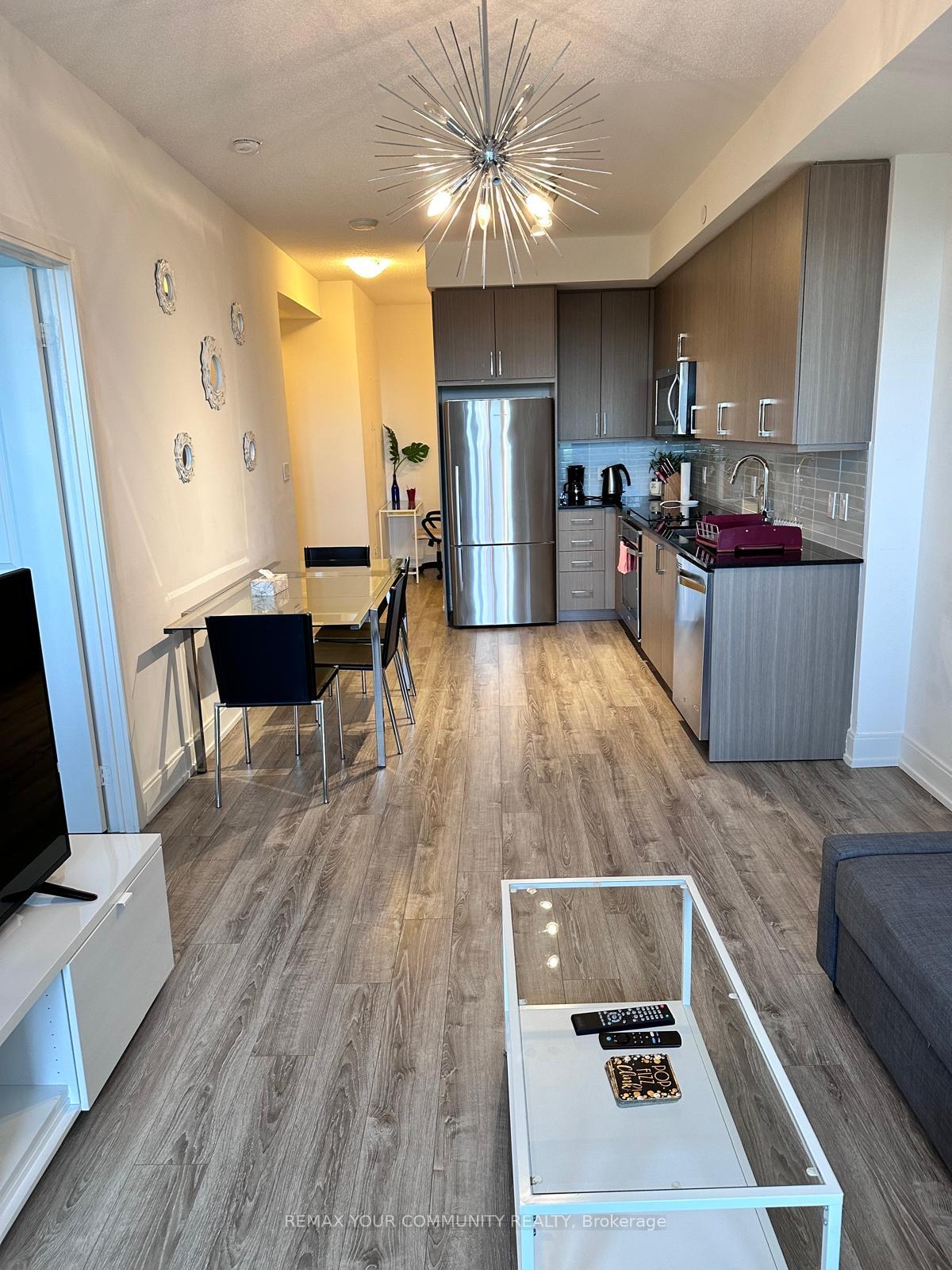807B - 9600 Yonge Street, Richmond Hill 3