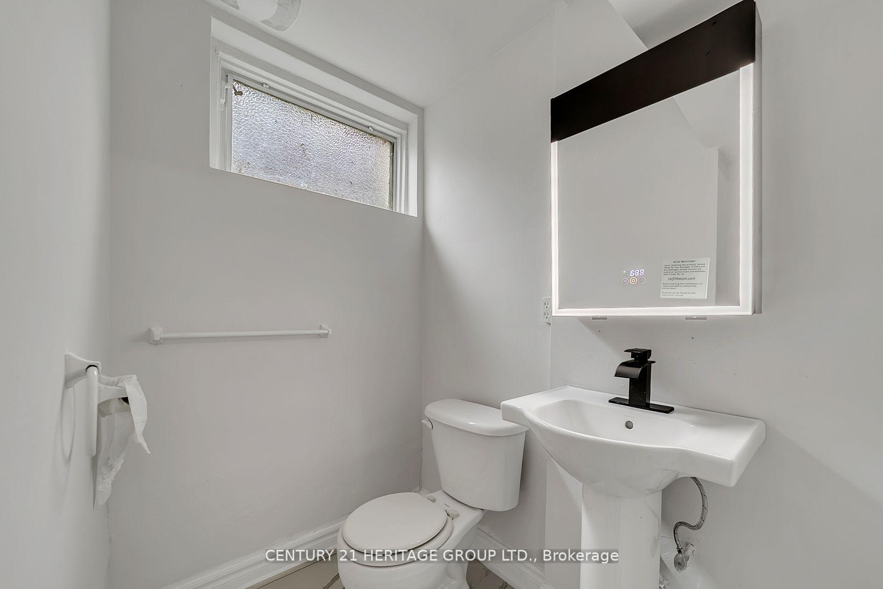 Bsmt - 31 Larabee Crescent, Toronto 4