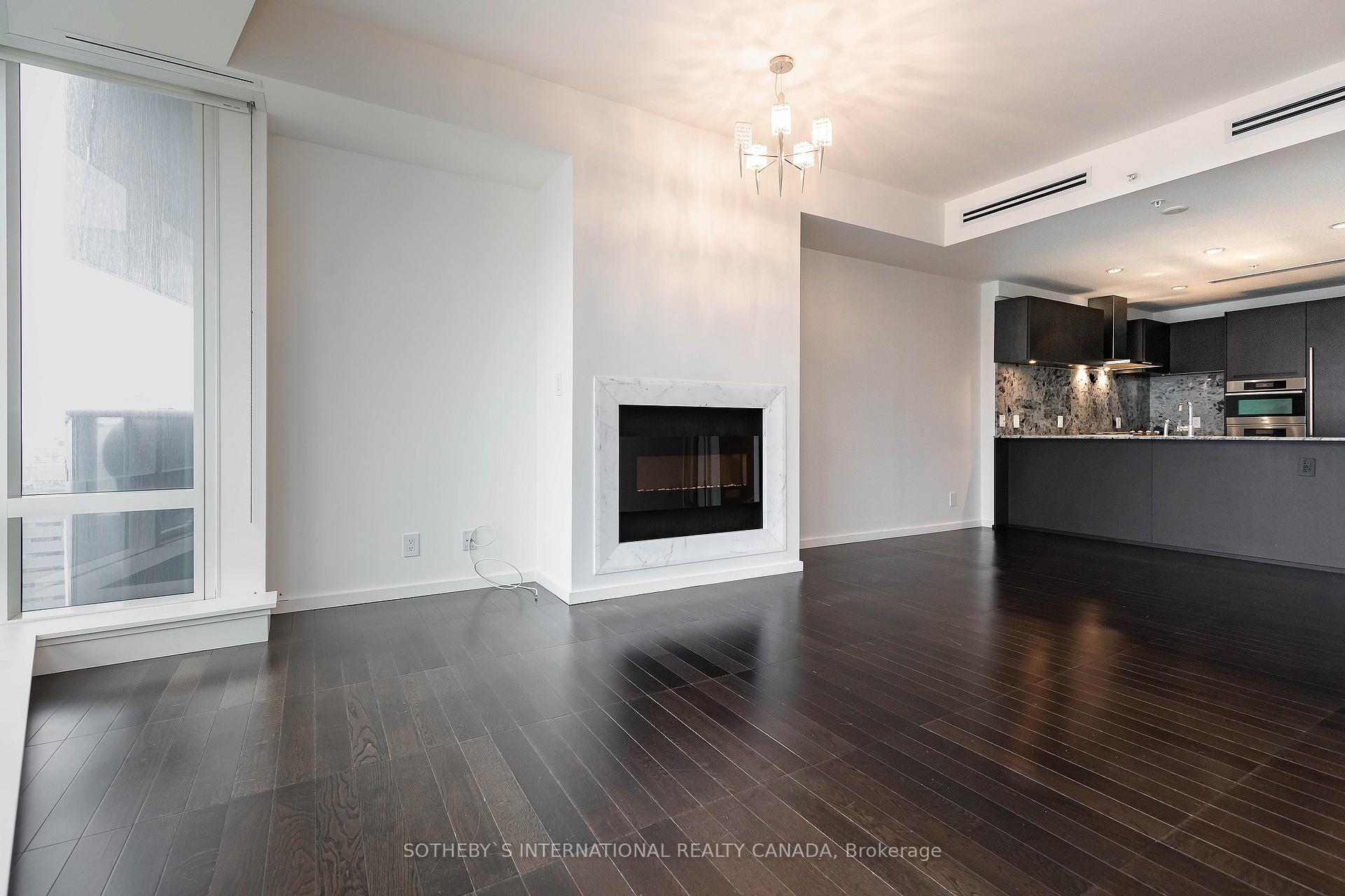 3002 - 180 University Avenue, Toronto 4