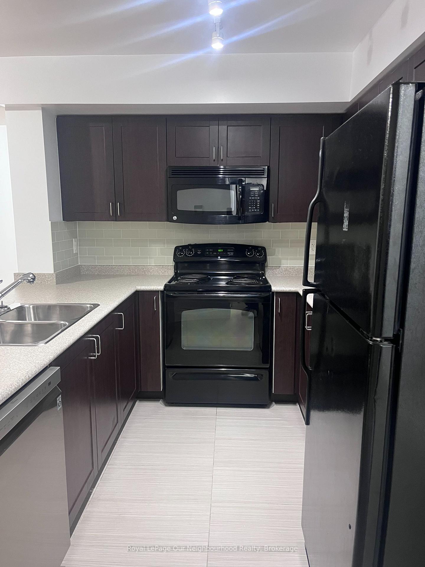 402 - 1600 Charles Street, Whitby 5