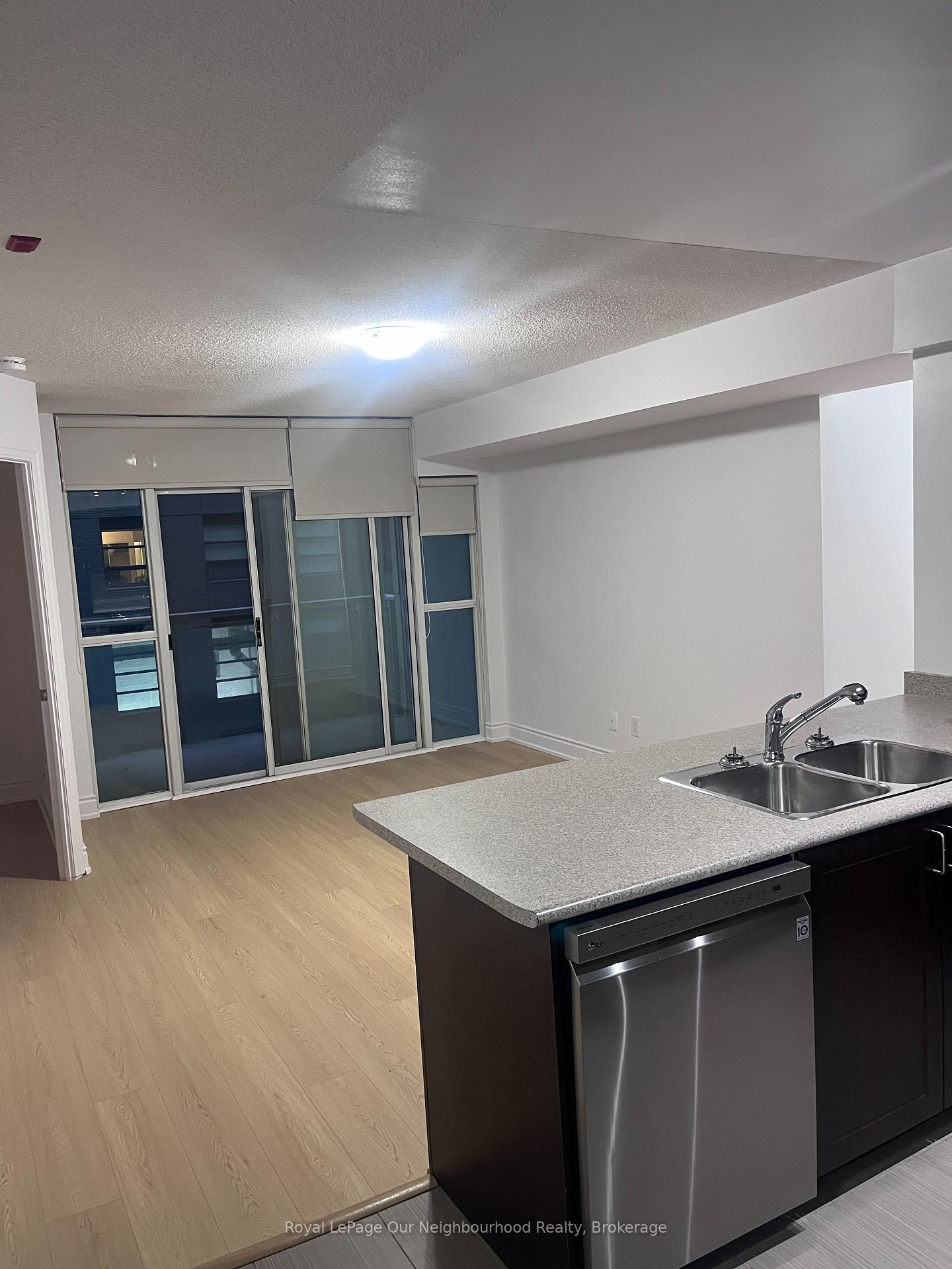 402 - 1600 Charles Street, Whitby 3