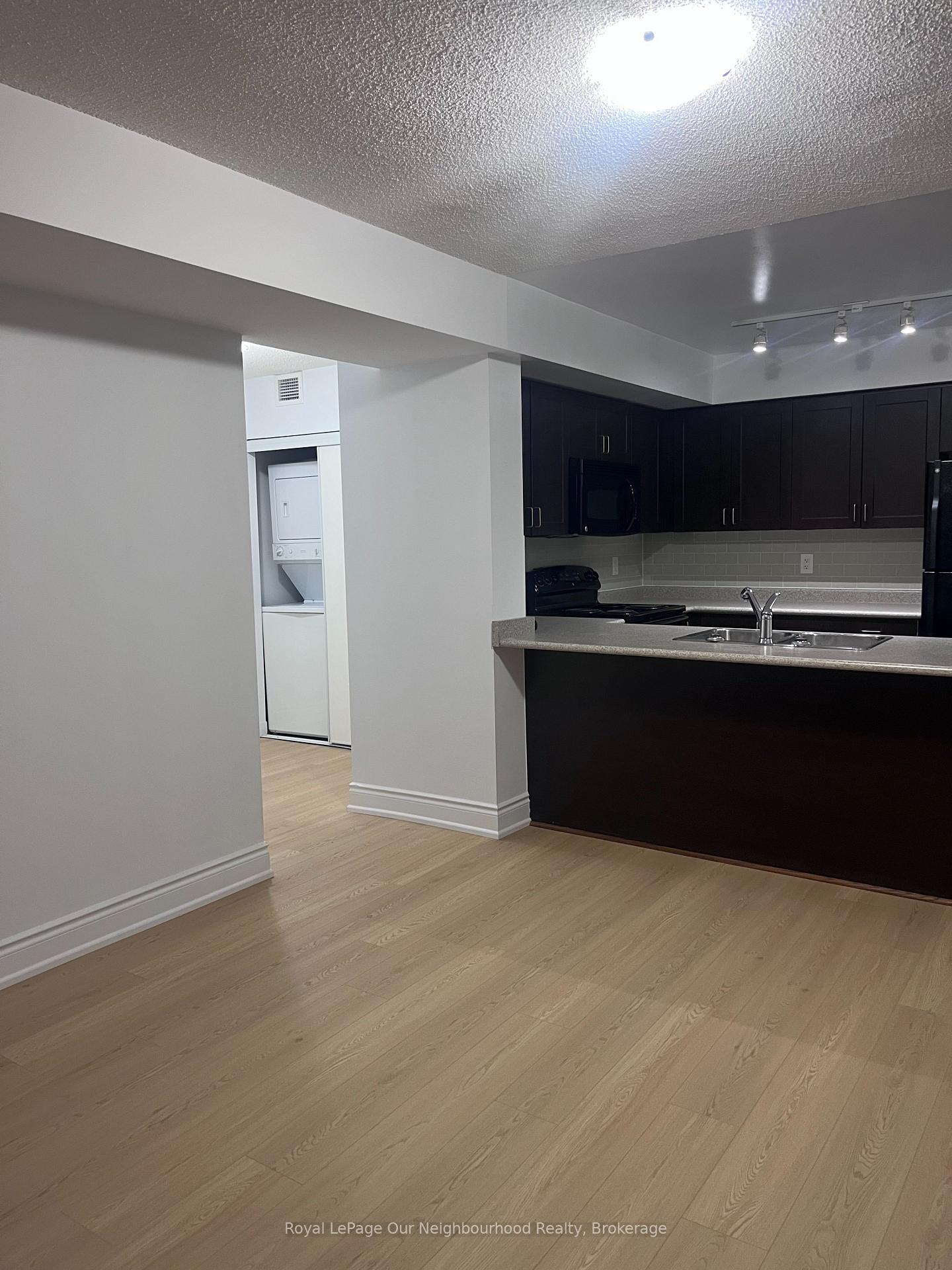 402 - 1600 Charles Street, Whitby 4