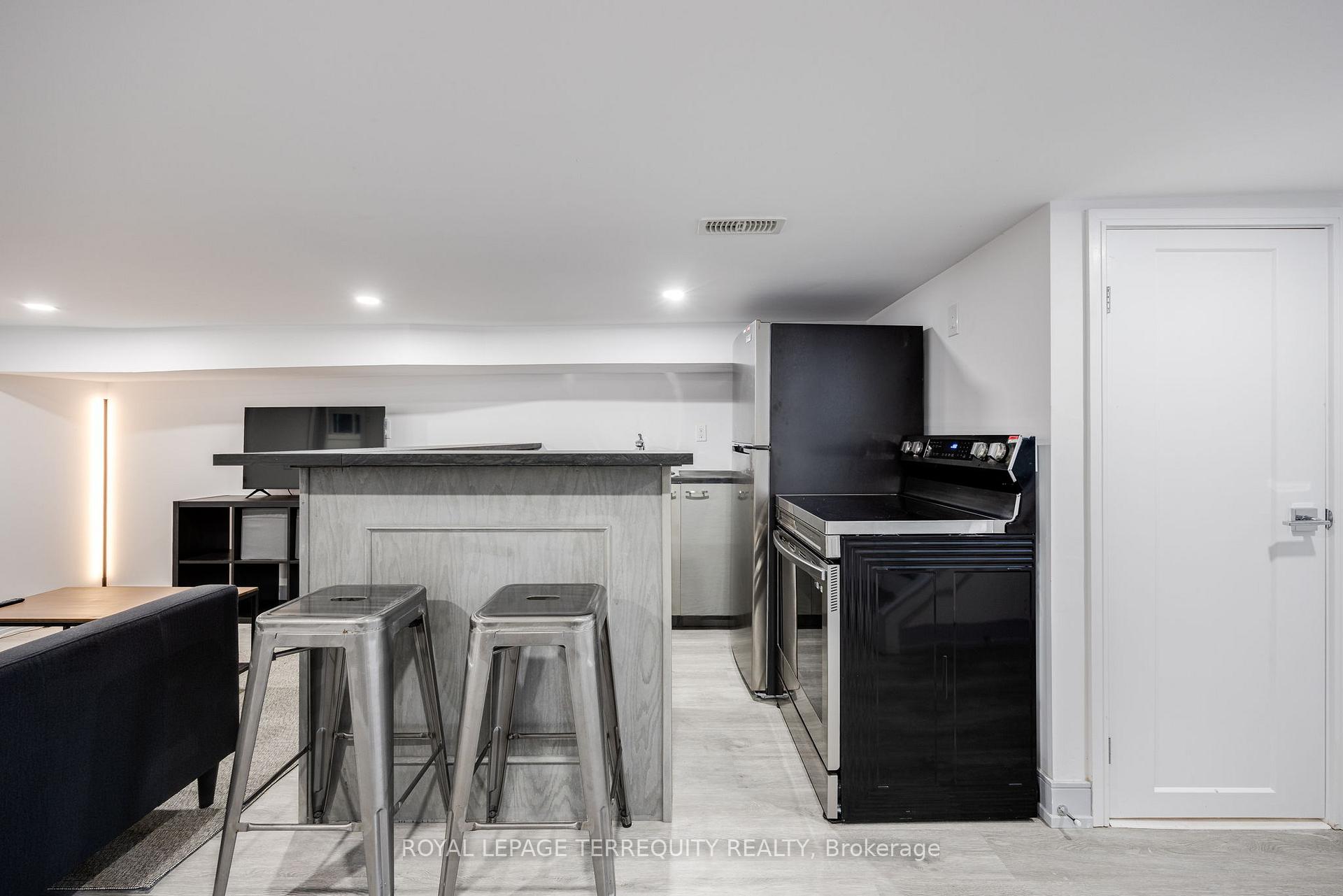 Bsmt - 668 Indian Road, Toronto 4