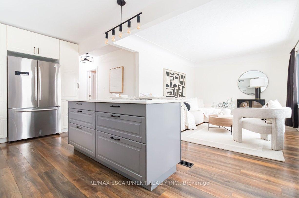 Upper - 374 East 16th Street, Hamilton 5