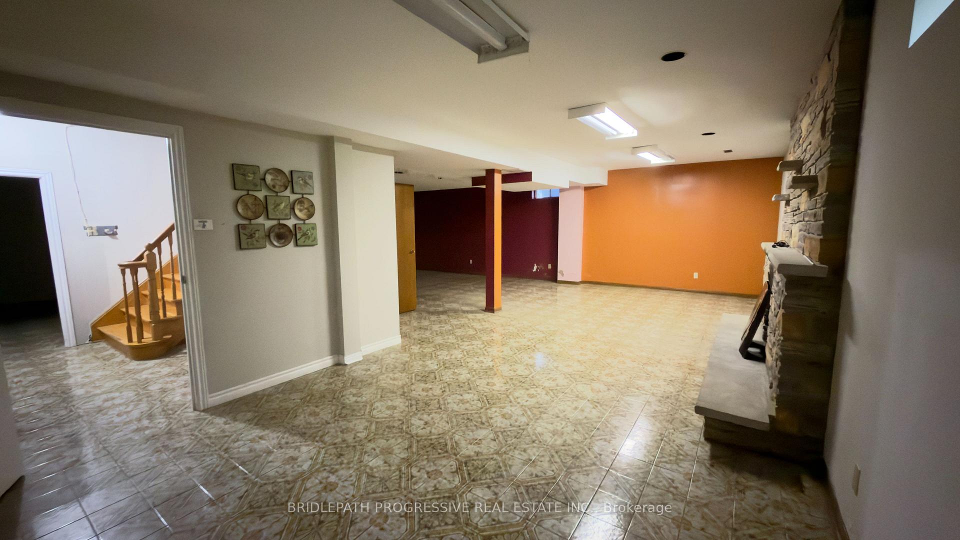 589 Sheppard Avenue E, Toronto 2
