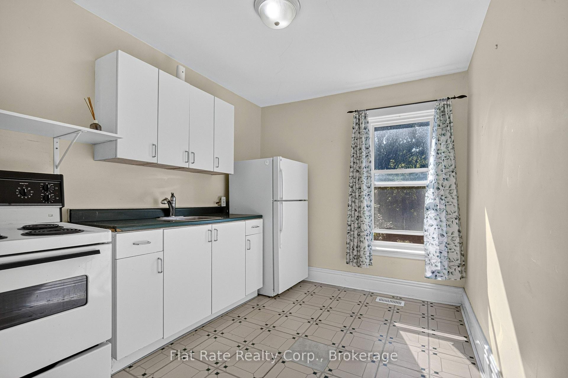2ND FLOOR - 480 DONEGAL Street, Peterborough 3