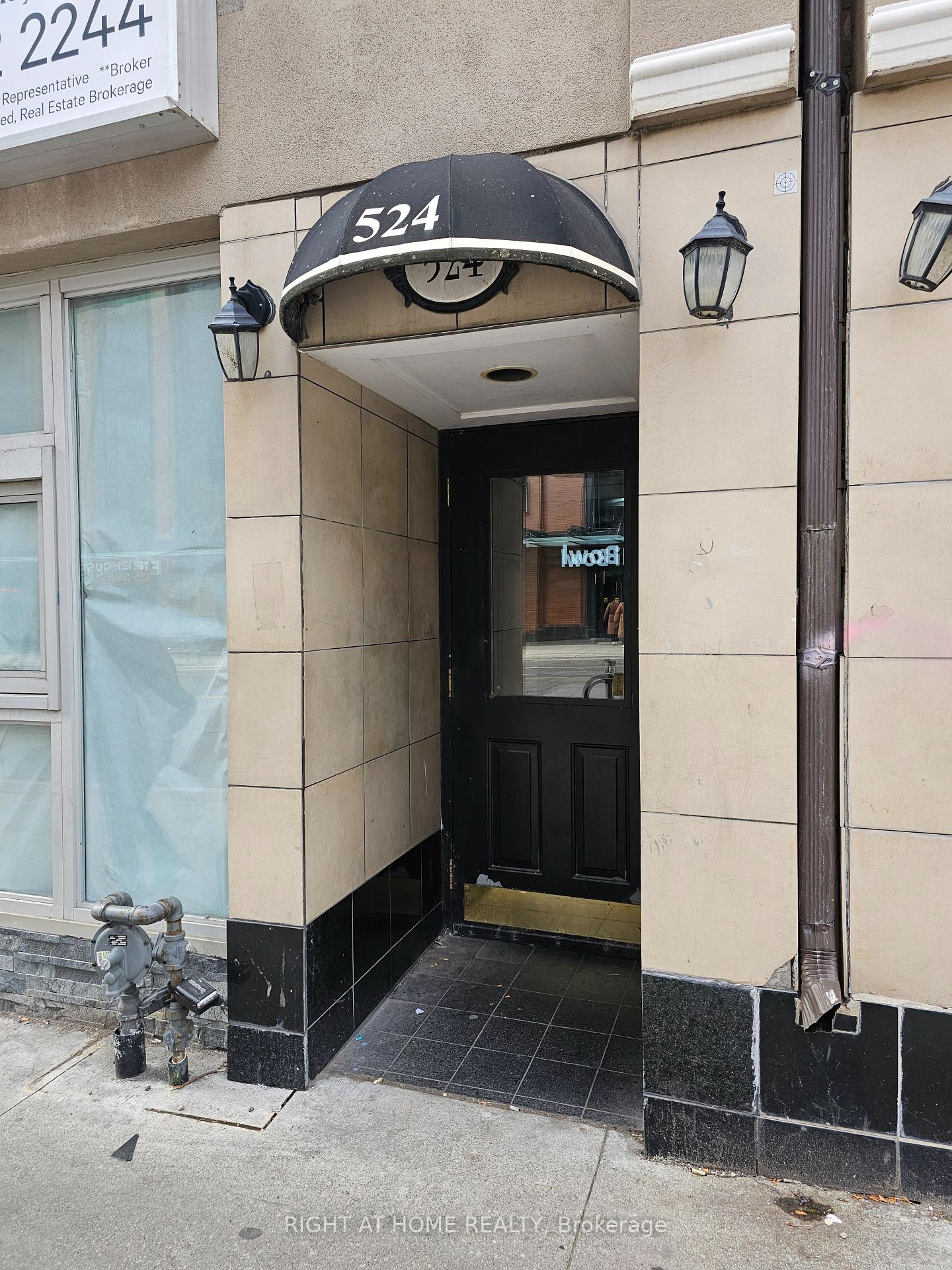 300 - 524 Yonge Street, Toronto 2