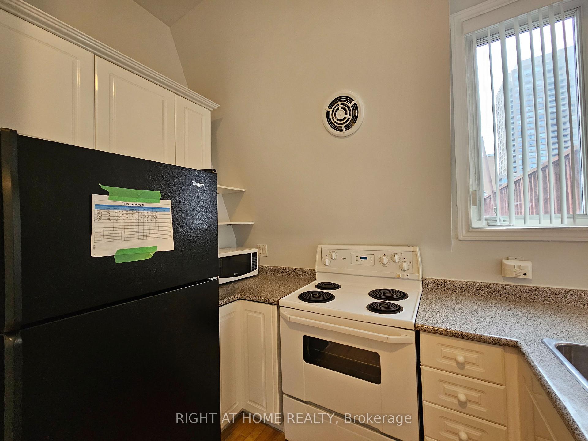 300 - 524 Yonge Street, Toronto 5