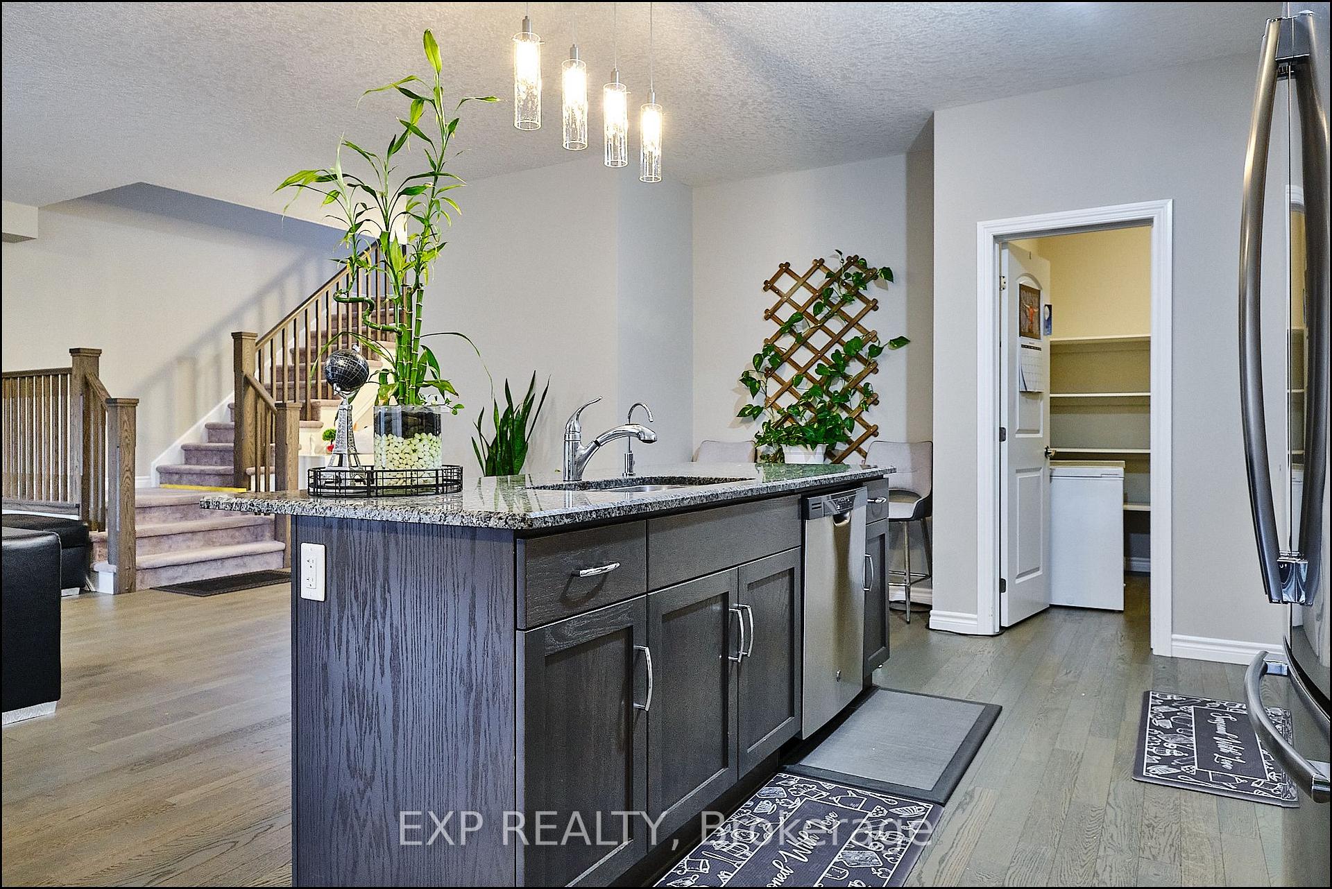 Main - 967 Wright Drive, Midland 4