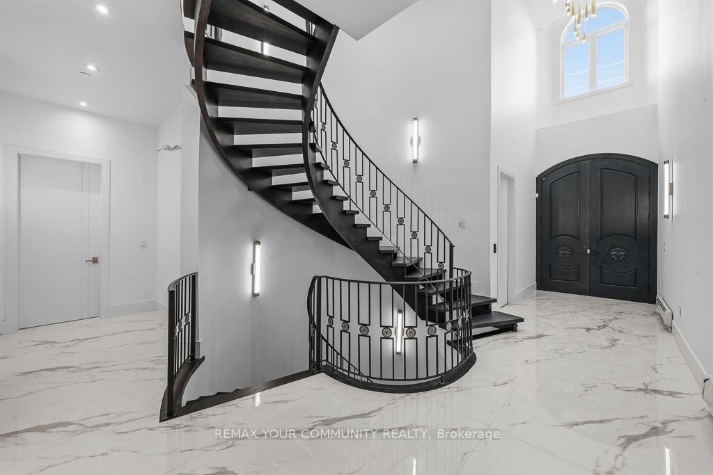 Aurelia Suite - 217 Churchill Avenue, Toronto 3