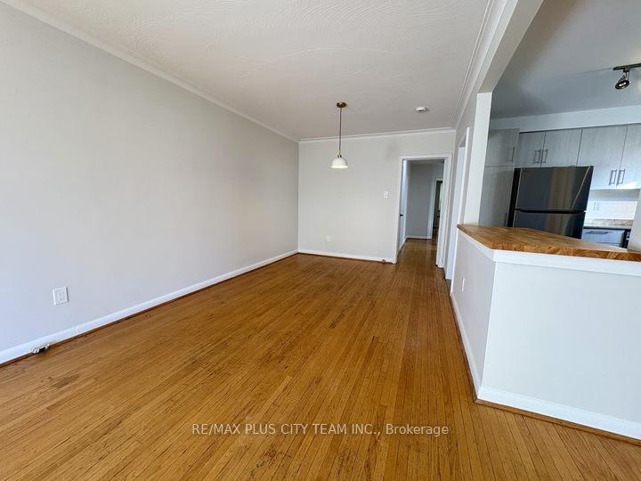 2 - 44 Meadowbrook Drive, Toronto 4