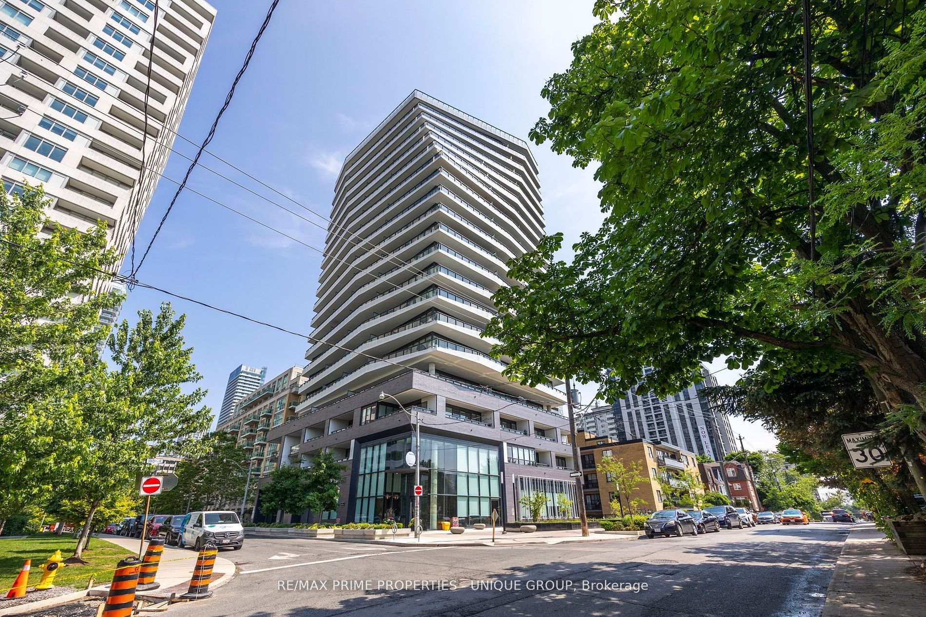 606 - 11 Lillian Street, Toronto 2