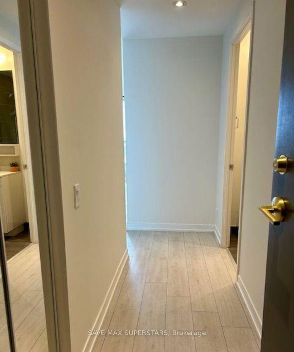 Shared Unit 310 - 898 Portage Parkway, Vaughan 5
