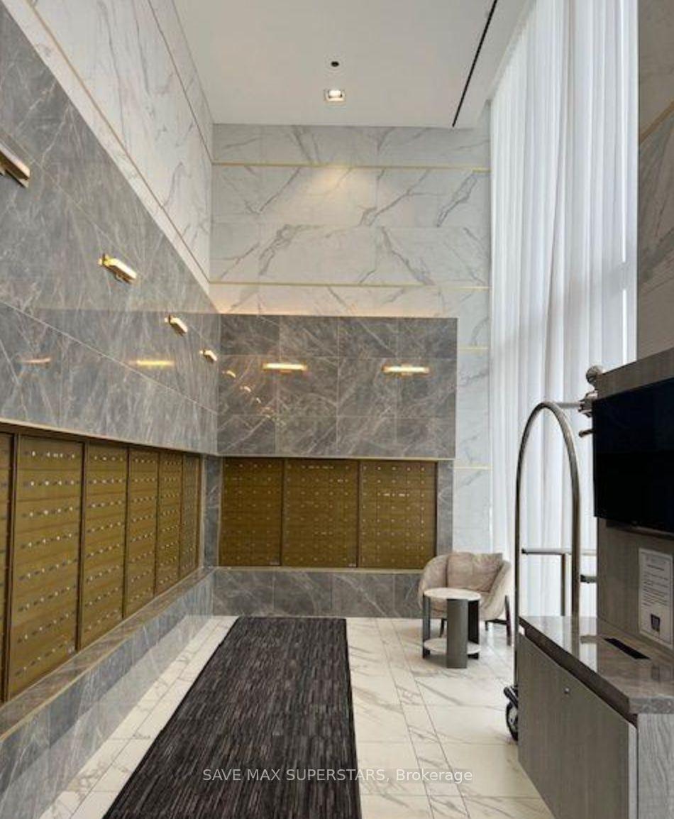 Shared Unit 310 - 898 Portage Parkway, Vaughan 3