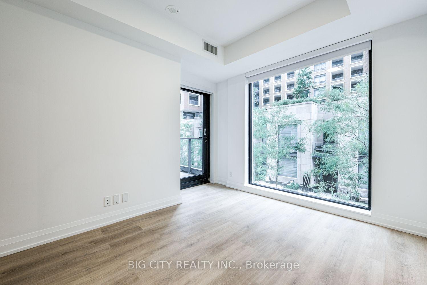 M05 - 36 Brentcliffe Road, Toronto 2