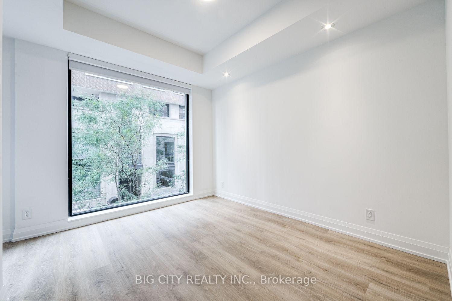 M05 - 36 Brentcliffe Road, Toronto