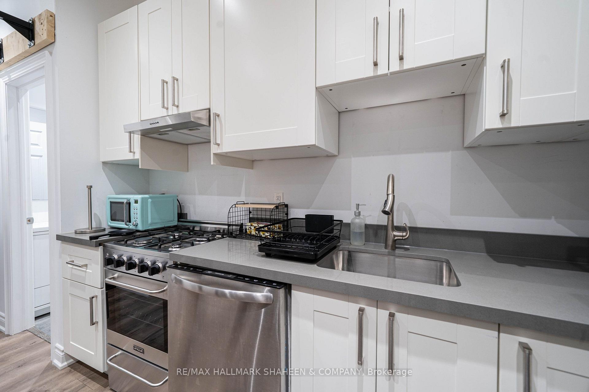Studio - 208 Dovercourt Road, Toronto 5
