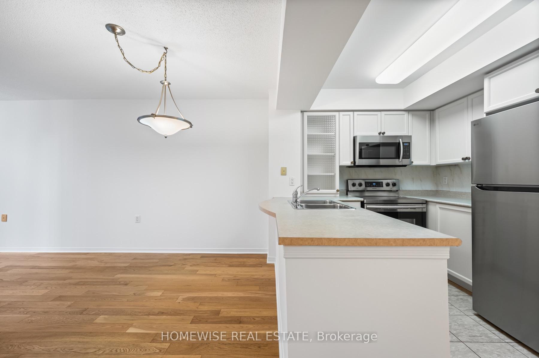601 - 388 Bloor Street E, Toronto 3