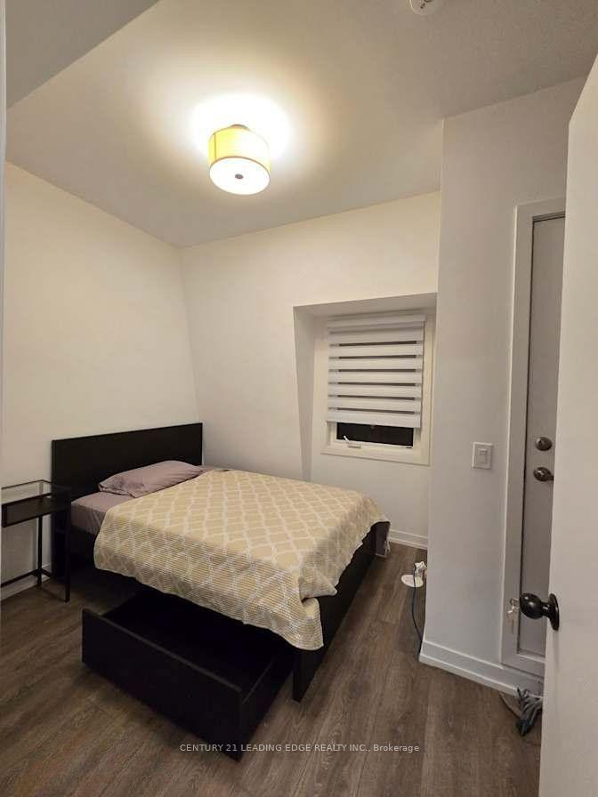 Room 5 - 9 Spruce Pines Crescent, Toronto 2