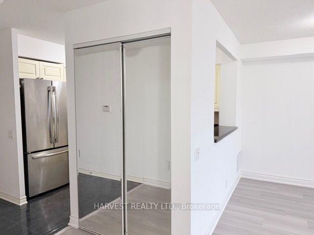 710 - 100 Upper Madison Avenue, Toronto 3
