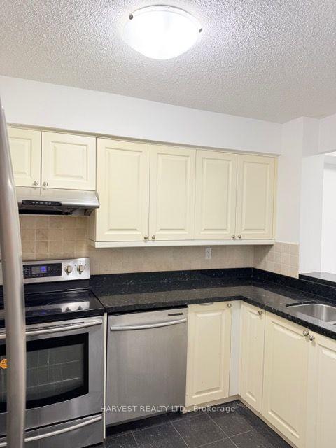 710 - 100 Upper Madison Avenue, Toronto 5