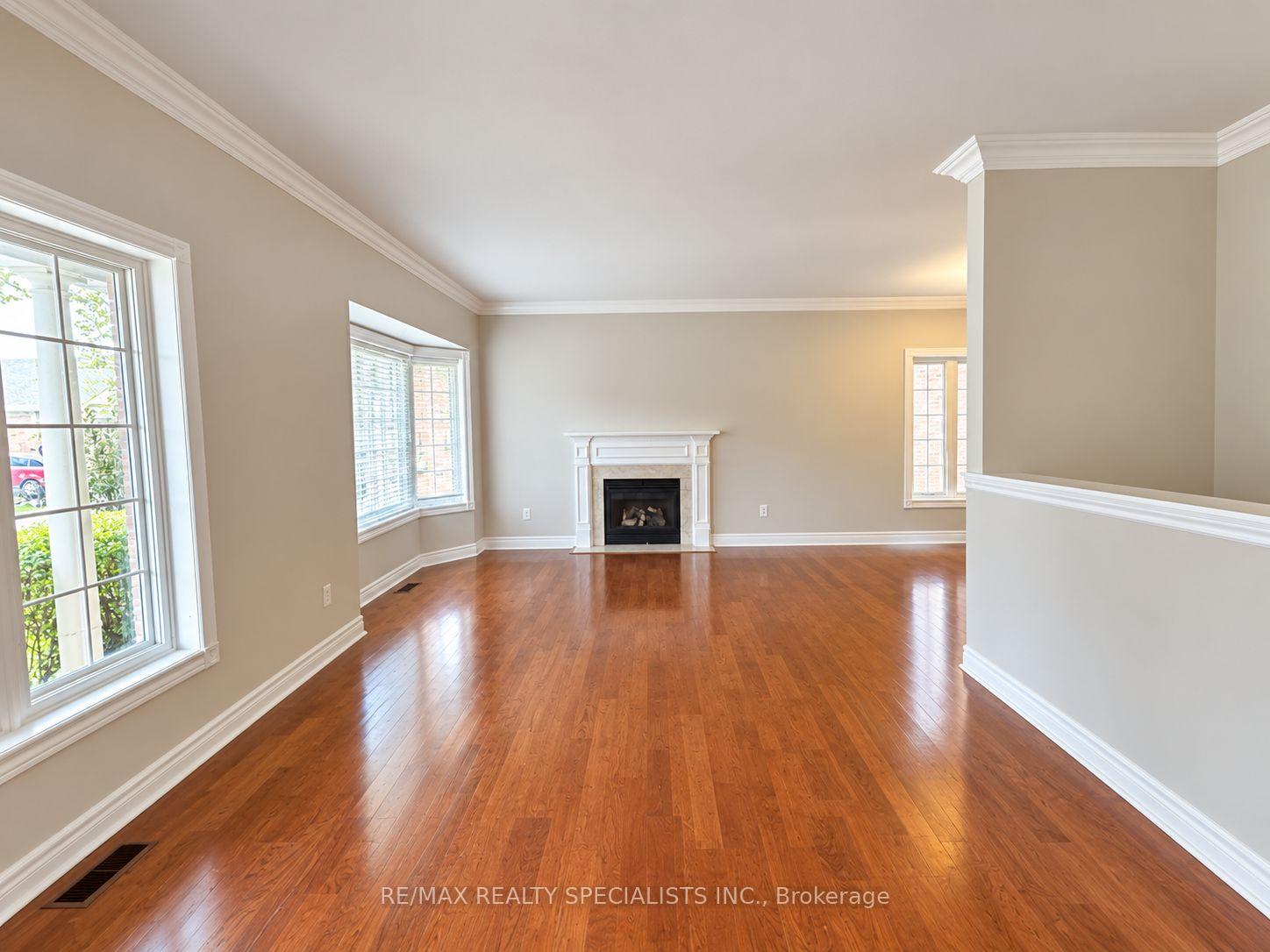8 Yorkwood Trail, Brampton 3