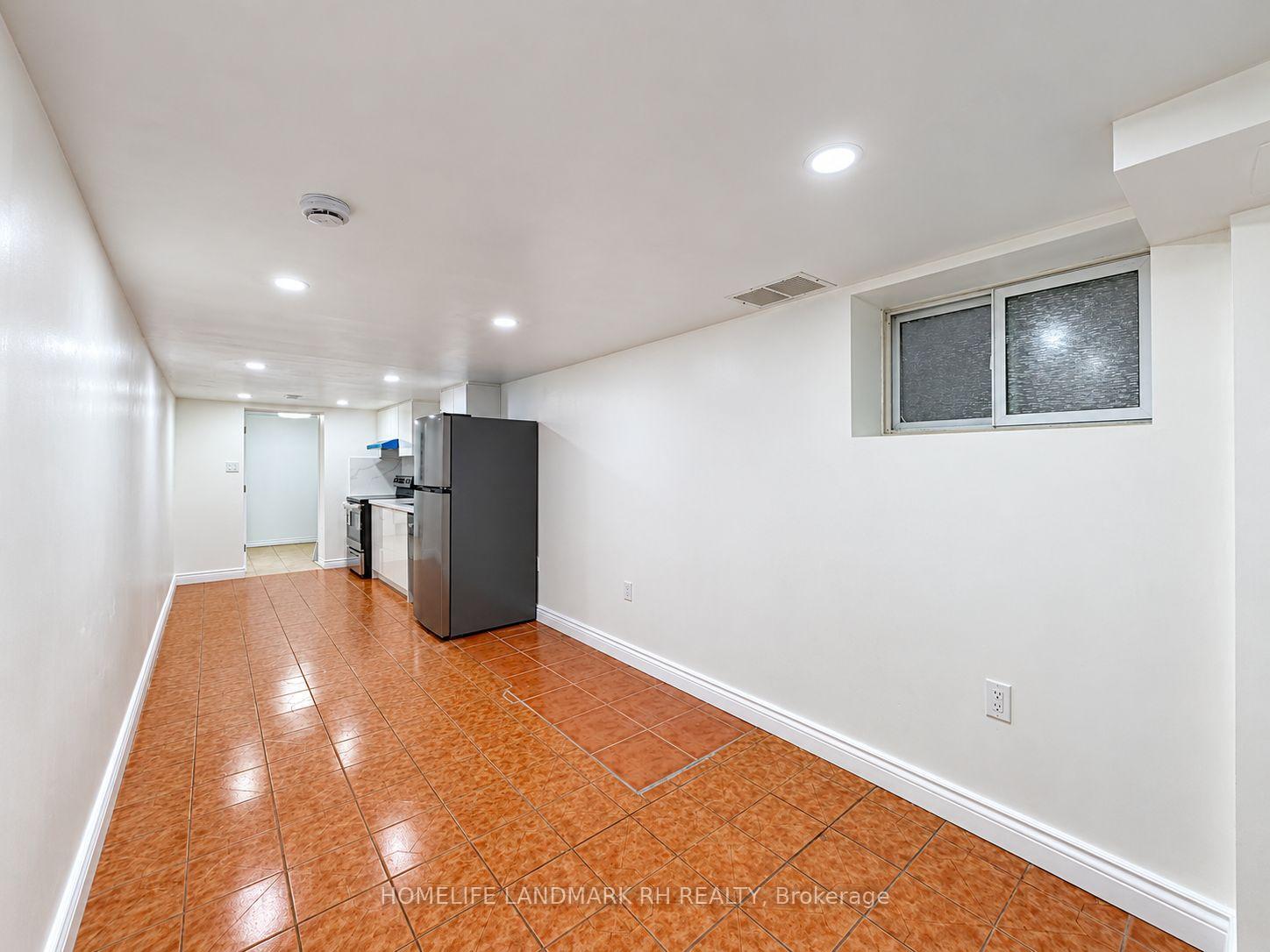 Bsmt - 52 Montcalm Avenue, Toronto 5
