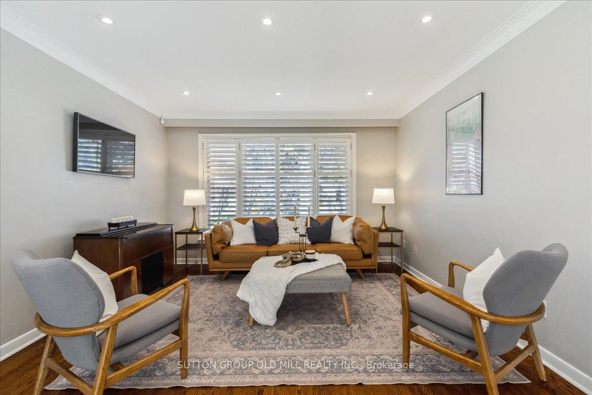 2A Elton Crescent, Toronto 3