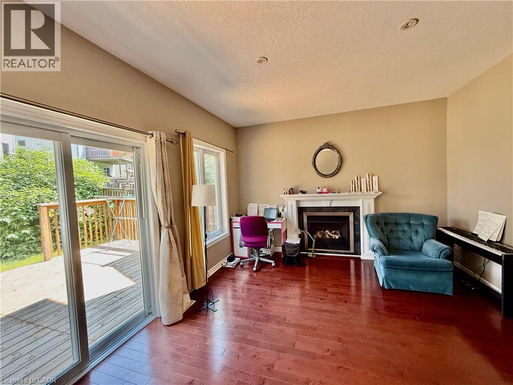 596 VIOLET Street, Waterloo 4