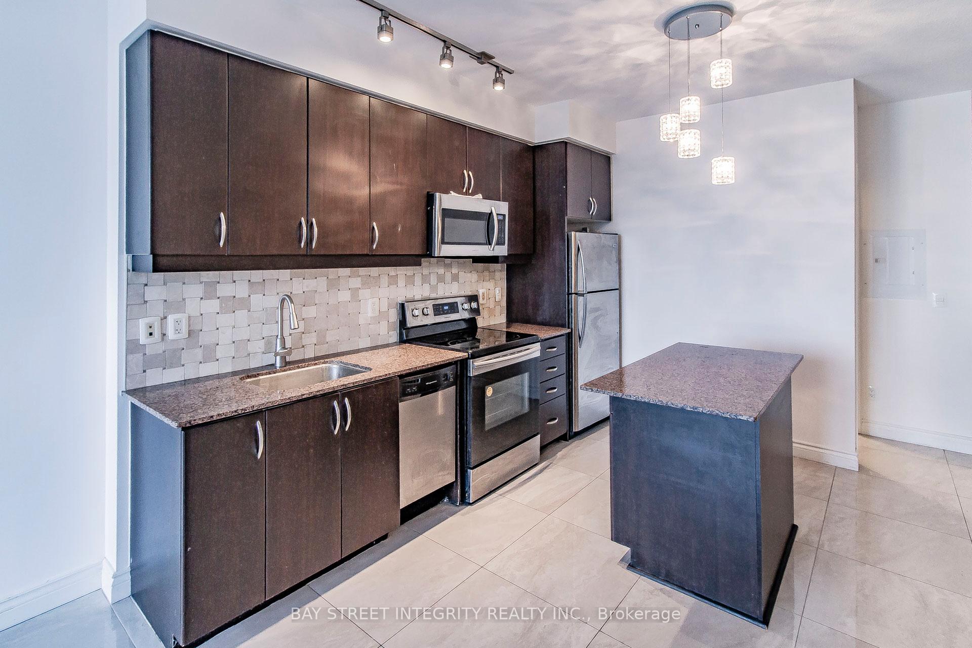 813 - 2885 Bayview Avenue, Toronto 2