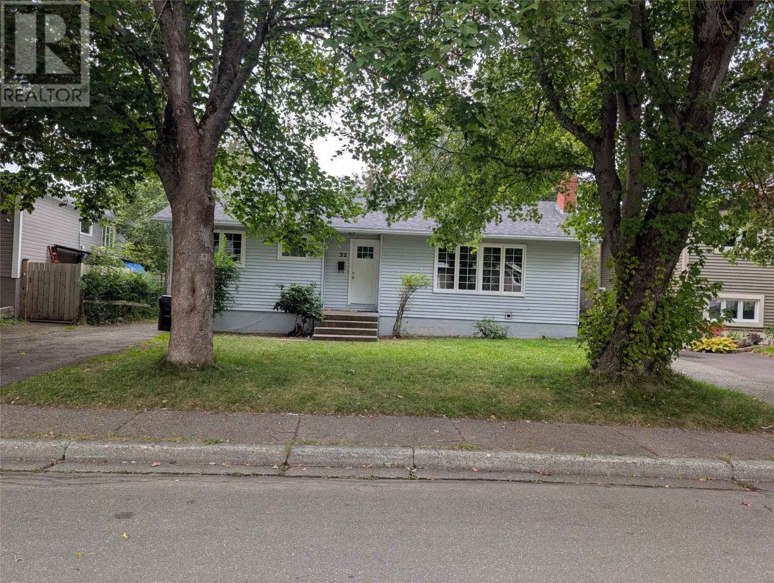 32 DUNDAS Street, St. John'S 1