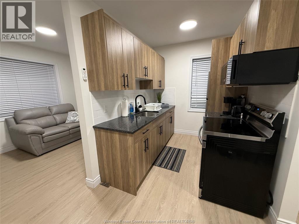 808 OTTAWA STREET Unit# 3, Windsor 5