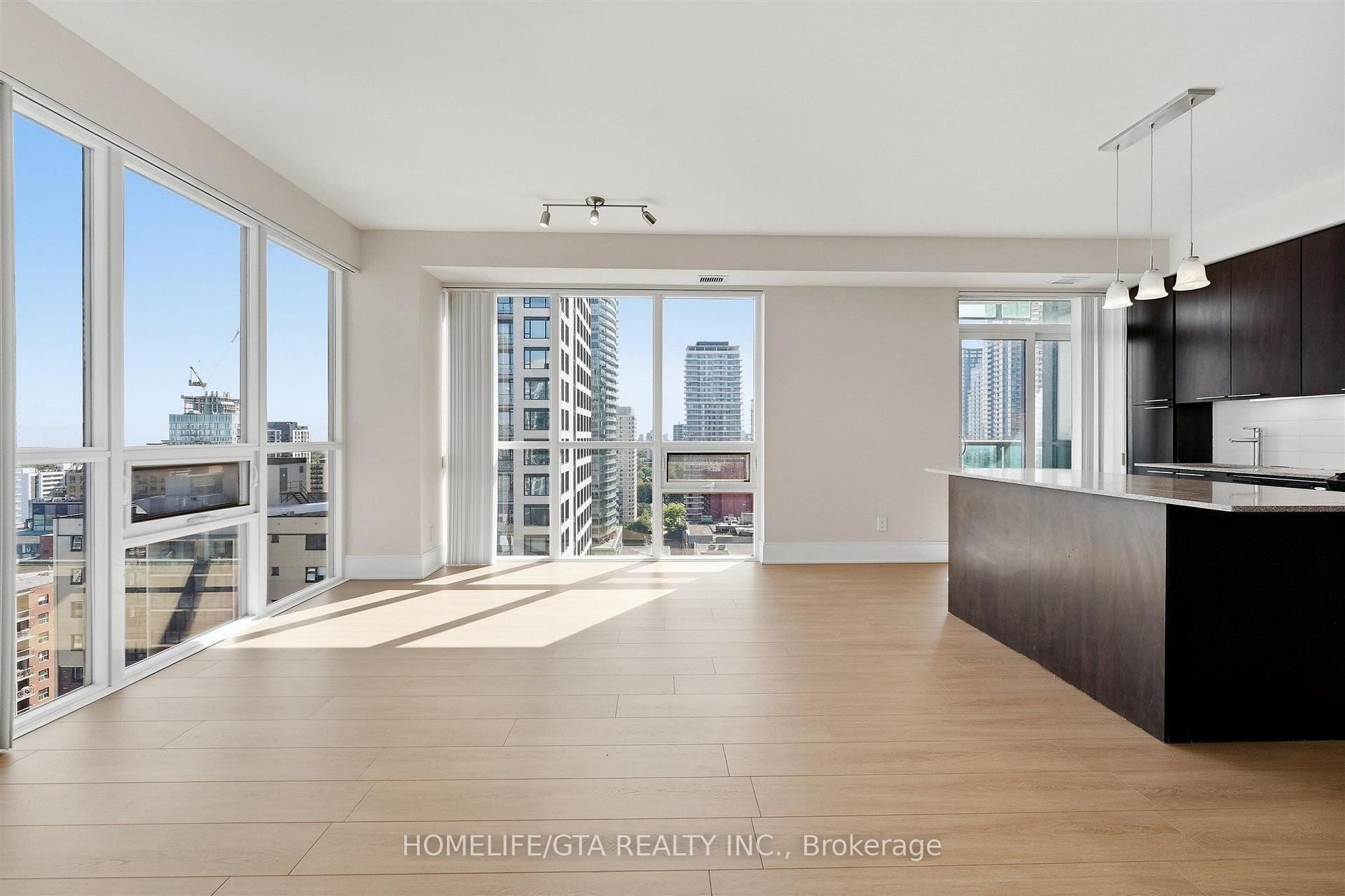1914 - 70 Roehampton Avenue, Toronto 5