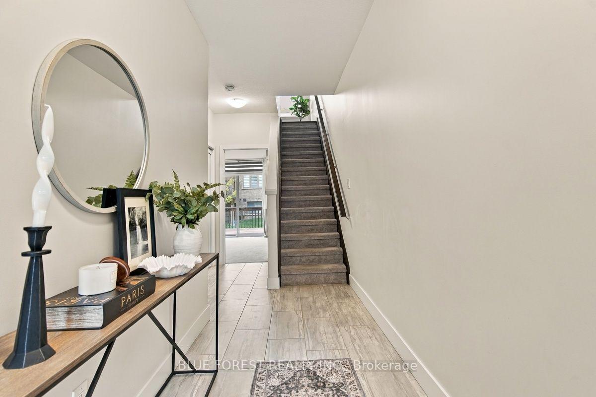 2112 Meadowgate Boulevard, London South 3