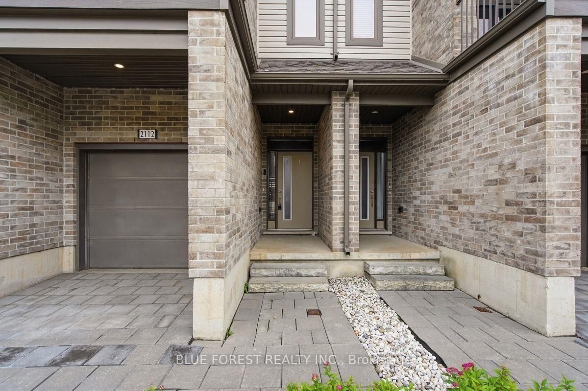 2112 Meadowgate Boulevard, London South