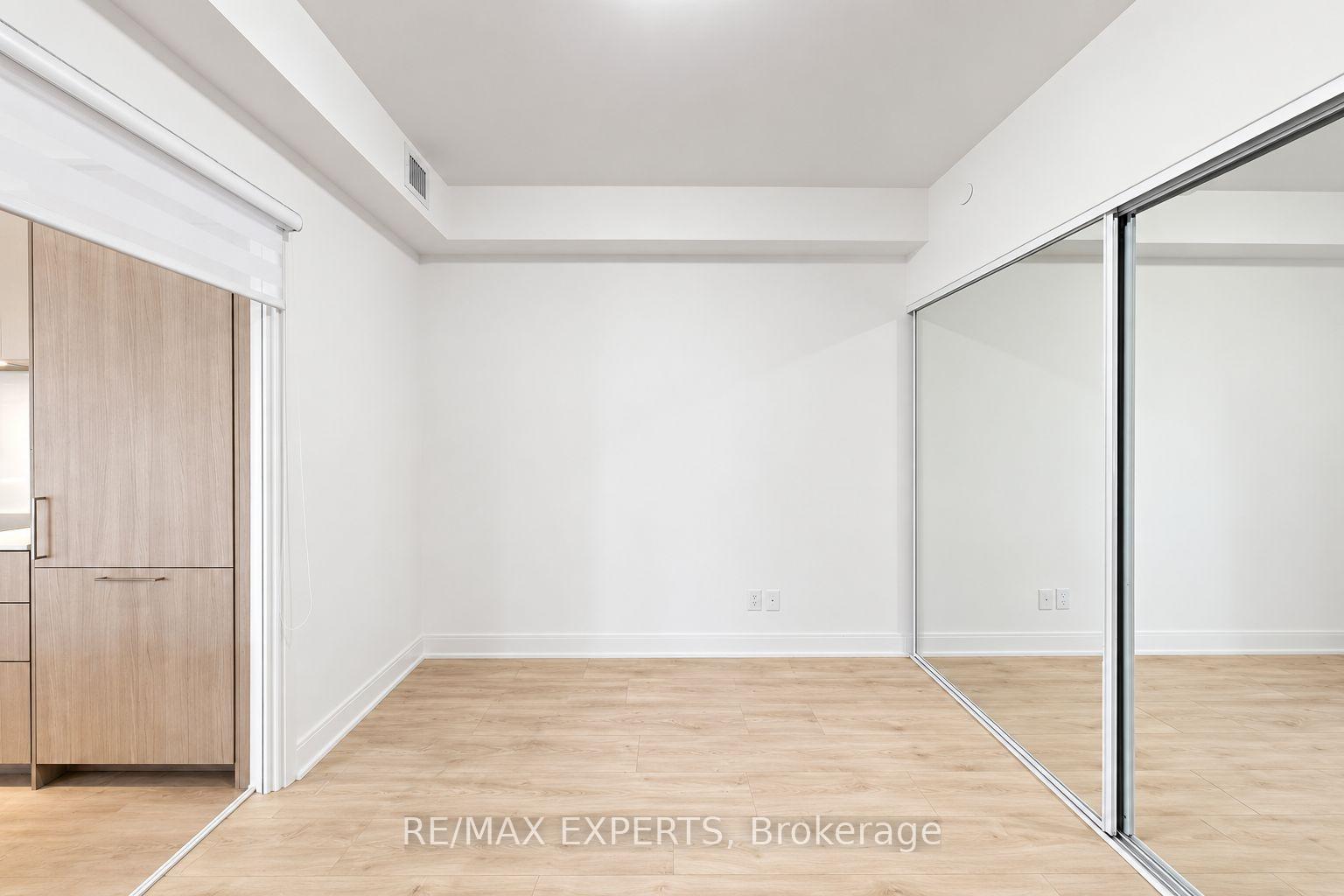 305 - 70 Annie Craig Drive, Toronto 4
