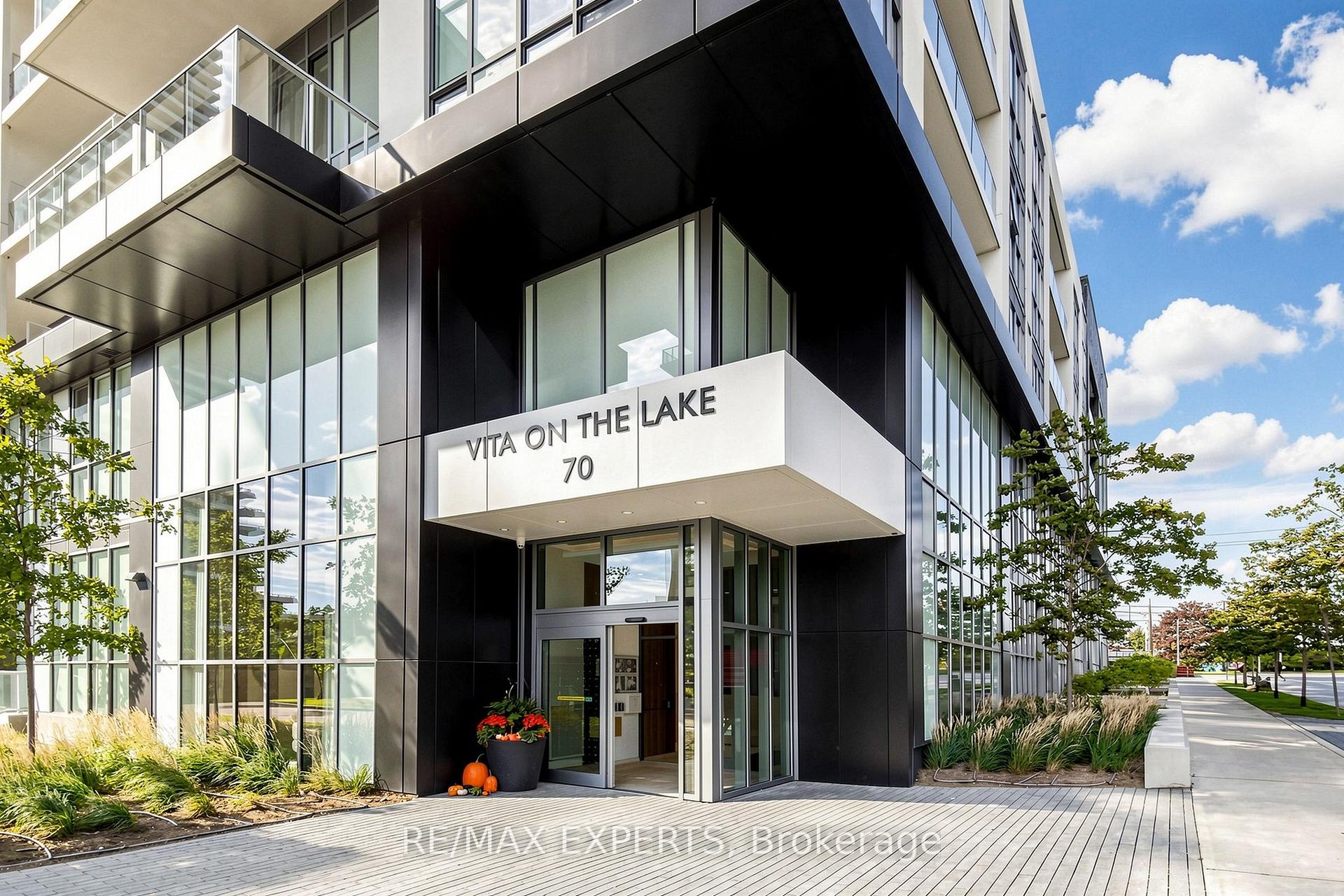 305 - 70 Annie Craig Drive, Toronto 2