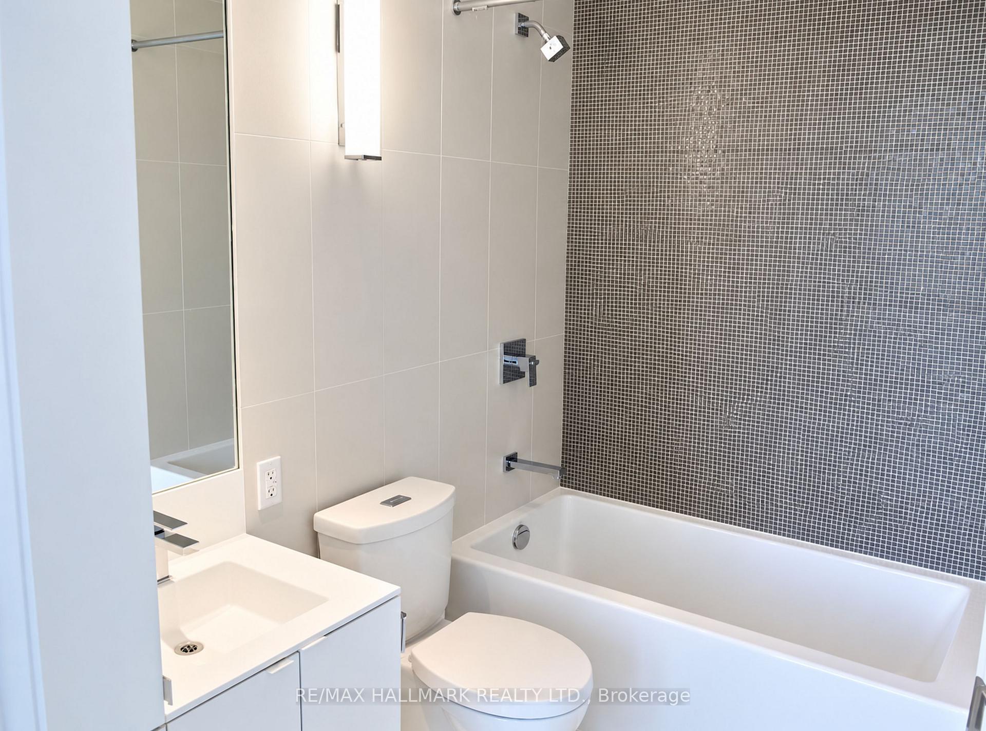 2202 - 125 Peter Street, Toronto 4
