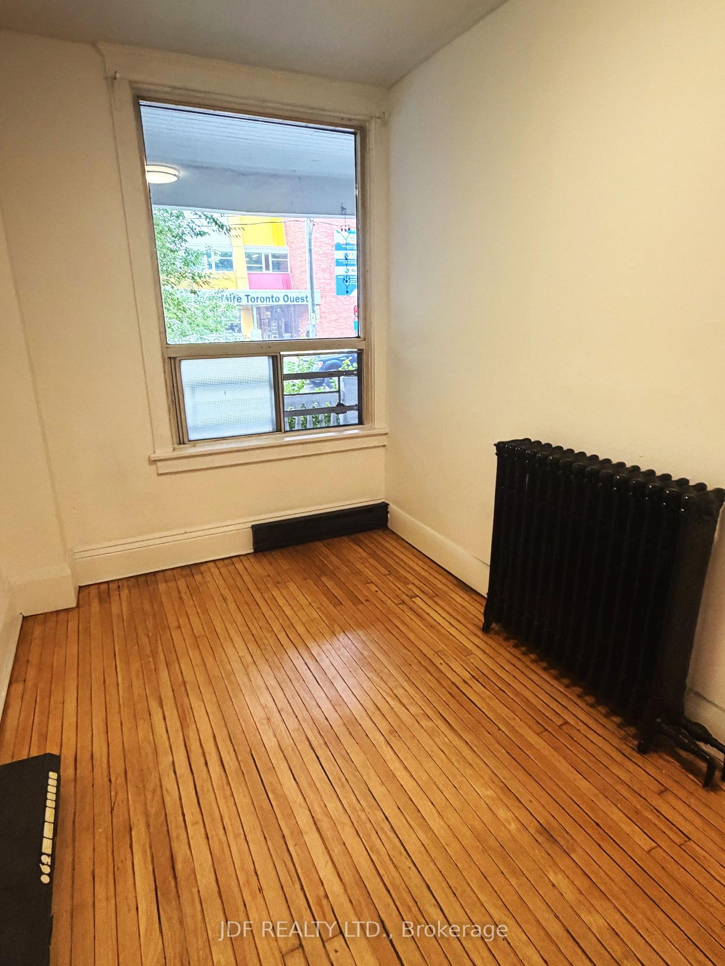 Main Floor - 383 Lansdowne Avenue, Toronto 5