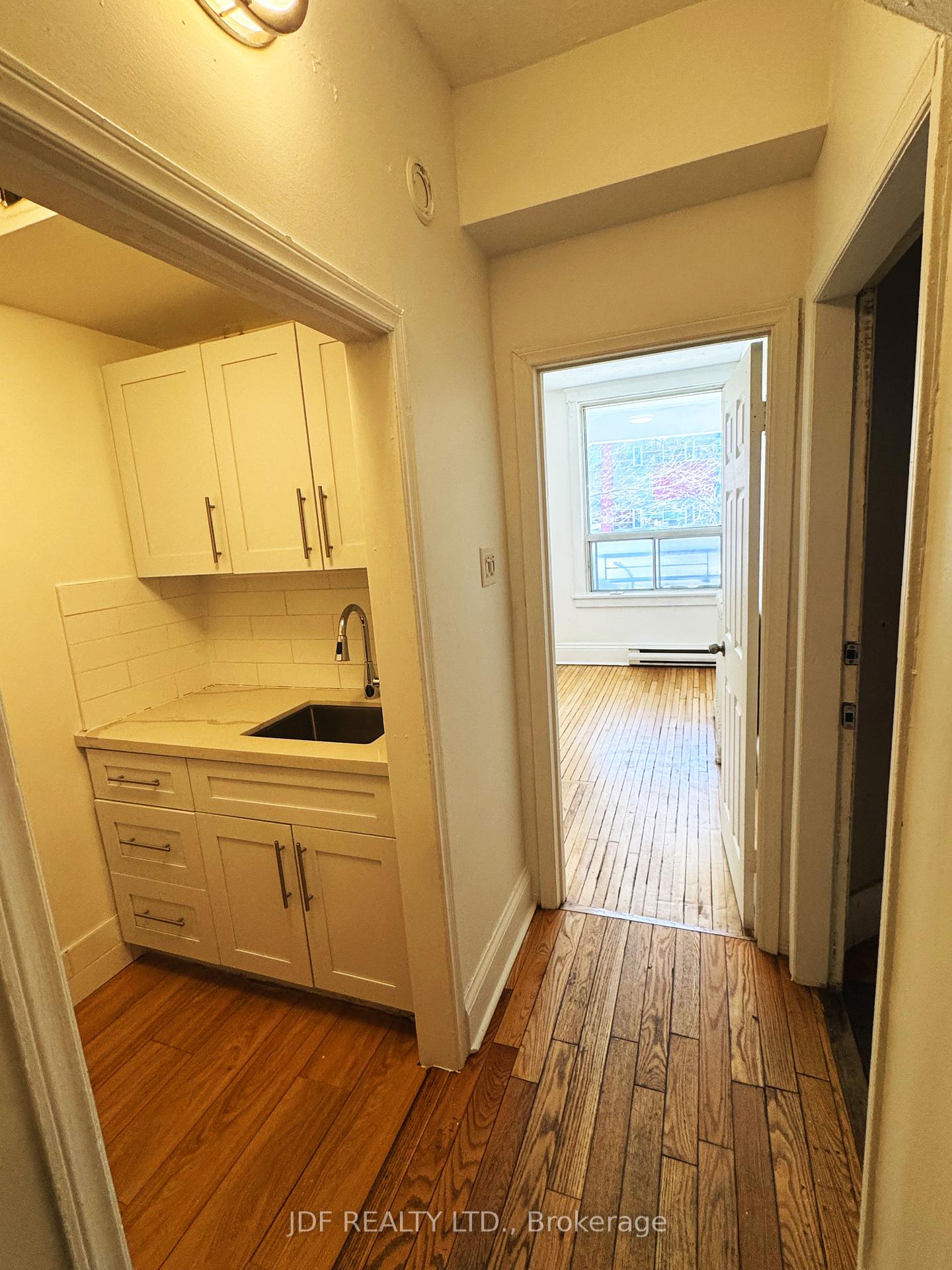 Main Floor - 383 Lansdowne Avenue, Toronto 4