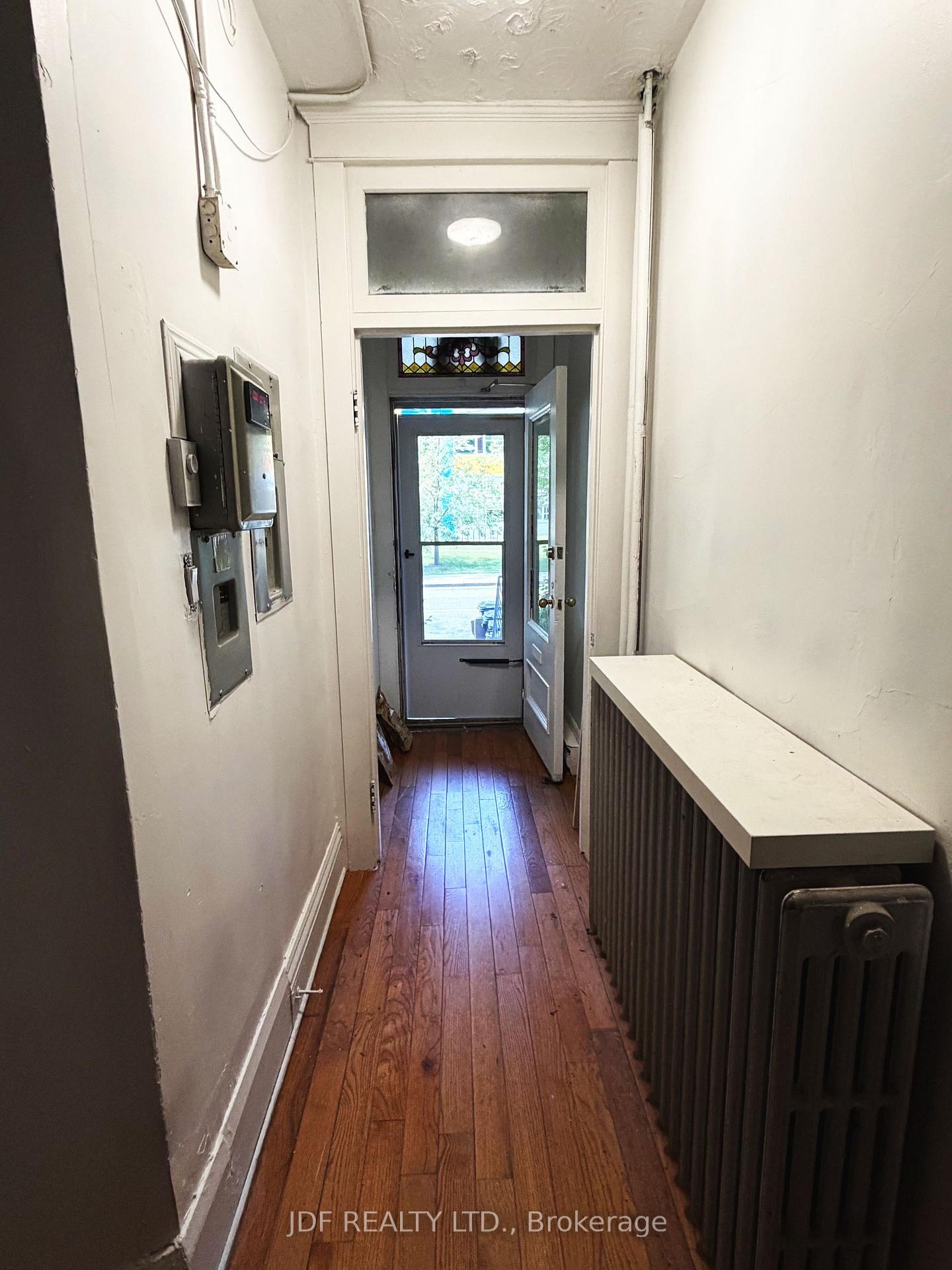 Main Floor - 383 Lansdowne Avenue, Toronto 3