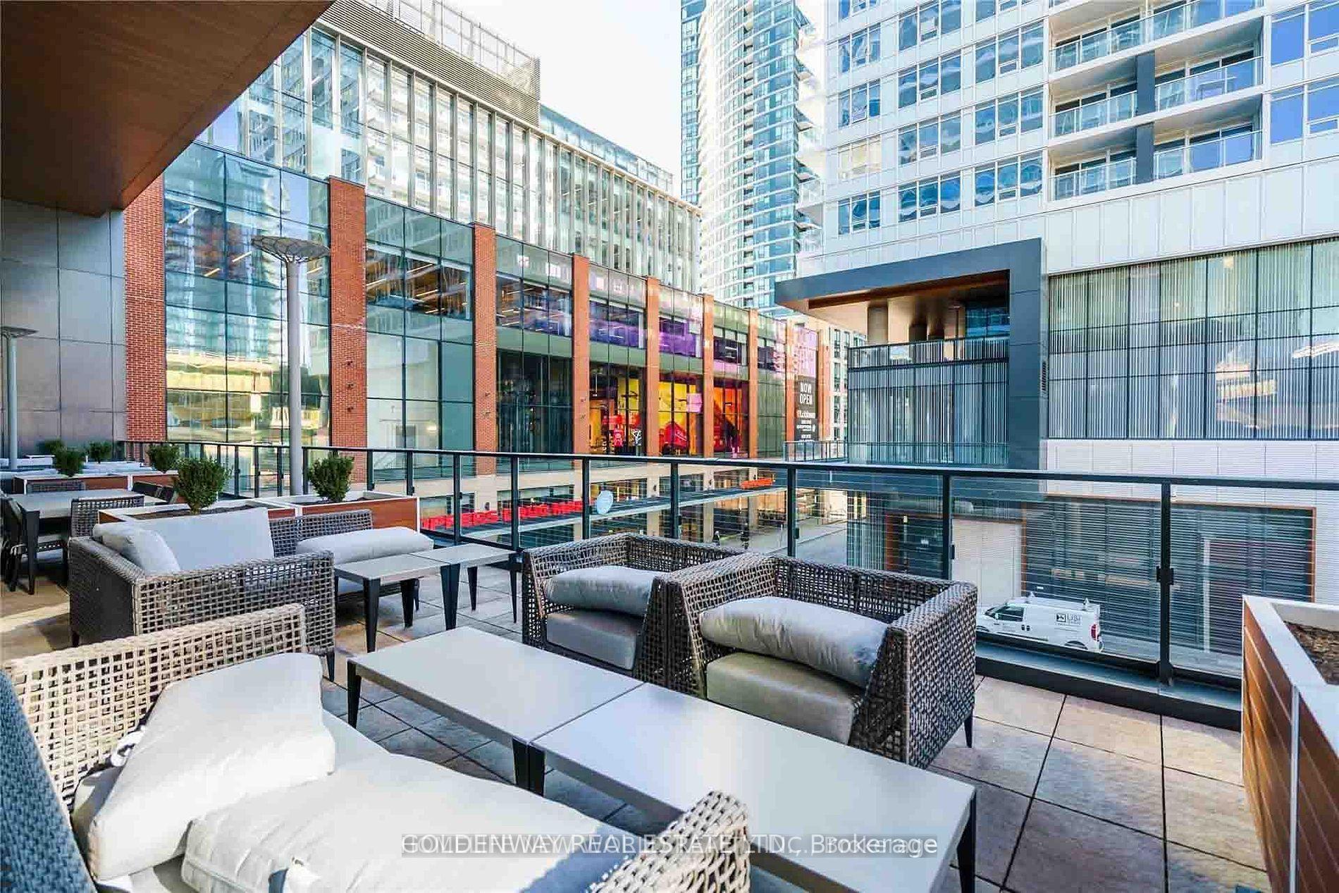 909 - 17 Bathurst Street, Toronto 4