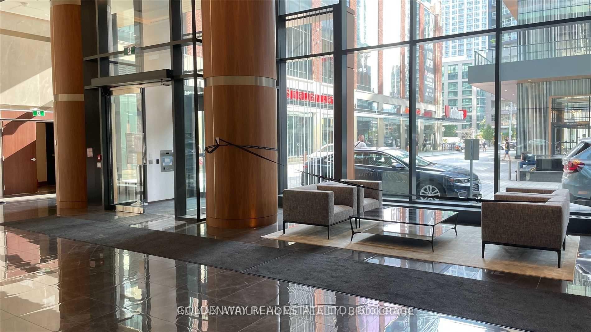 909 - 17 Bathurst Street, Toronto 3