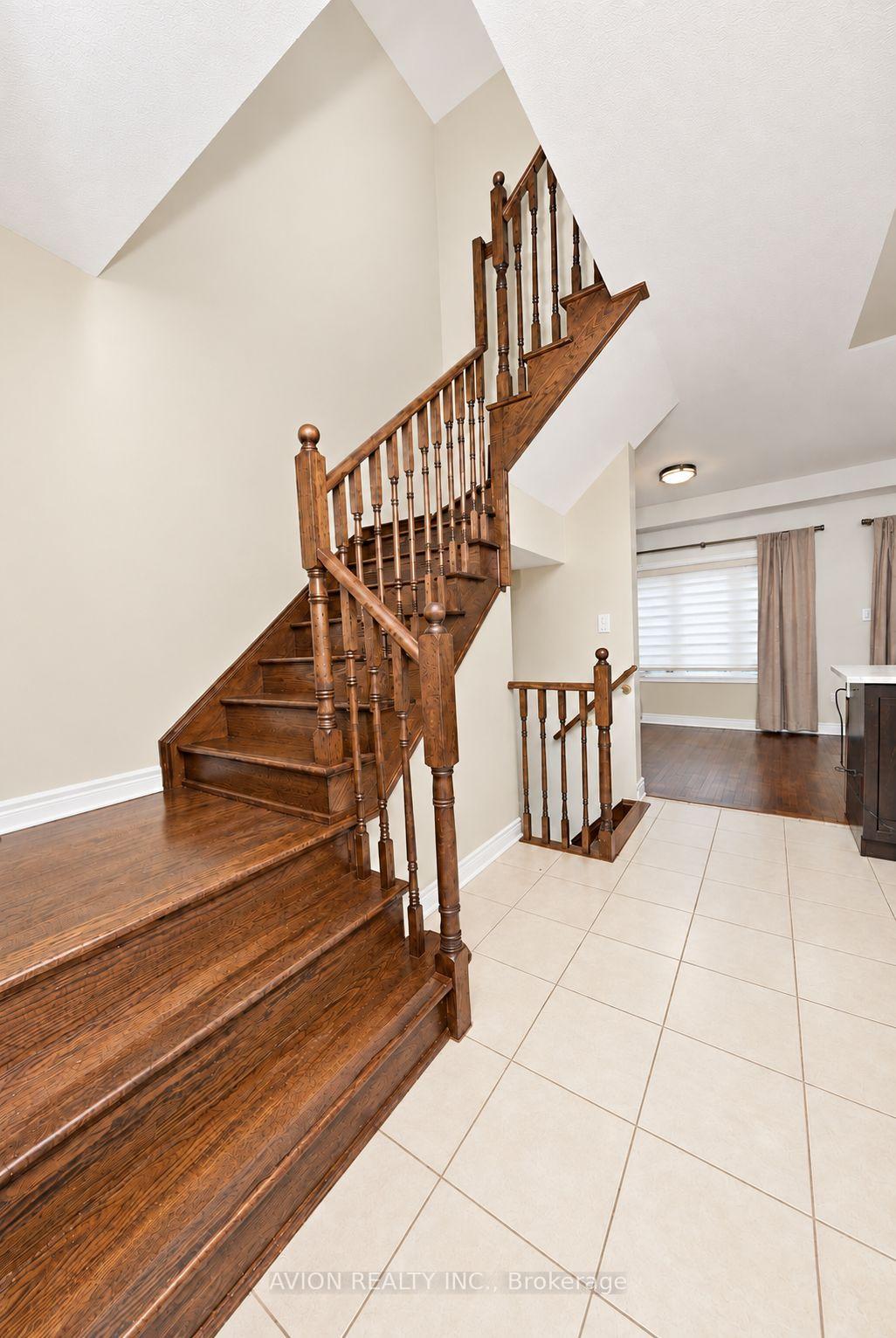 63 Forsyth Crescent N, Barrie 4