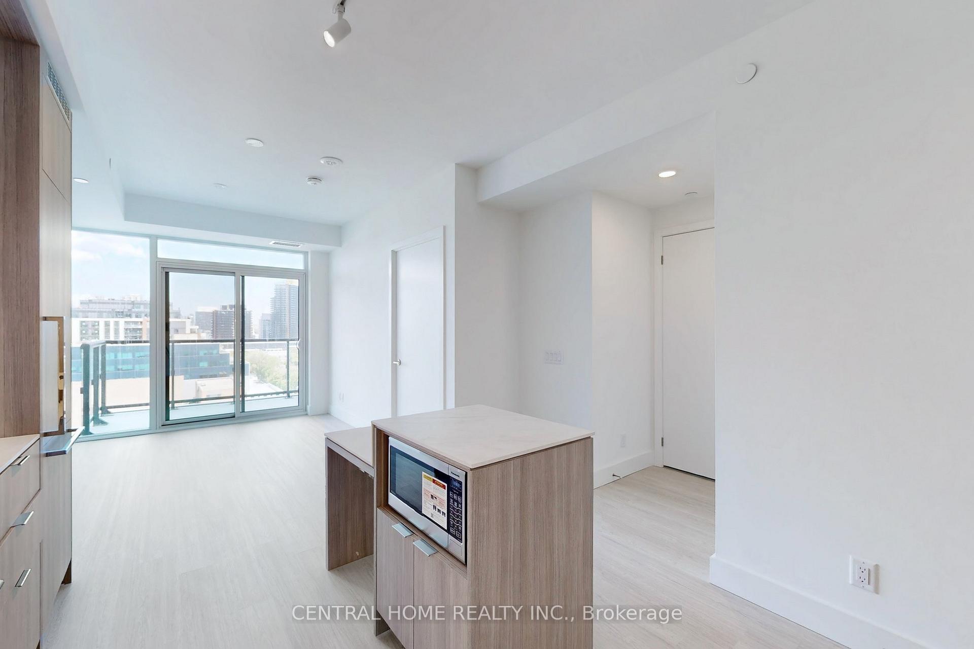 917 - 6 Greenbriar Road, Toronto 2