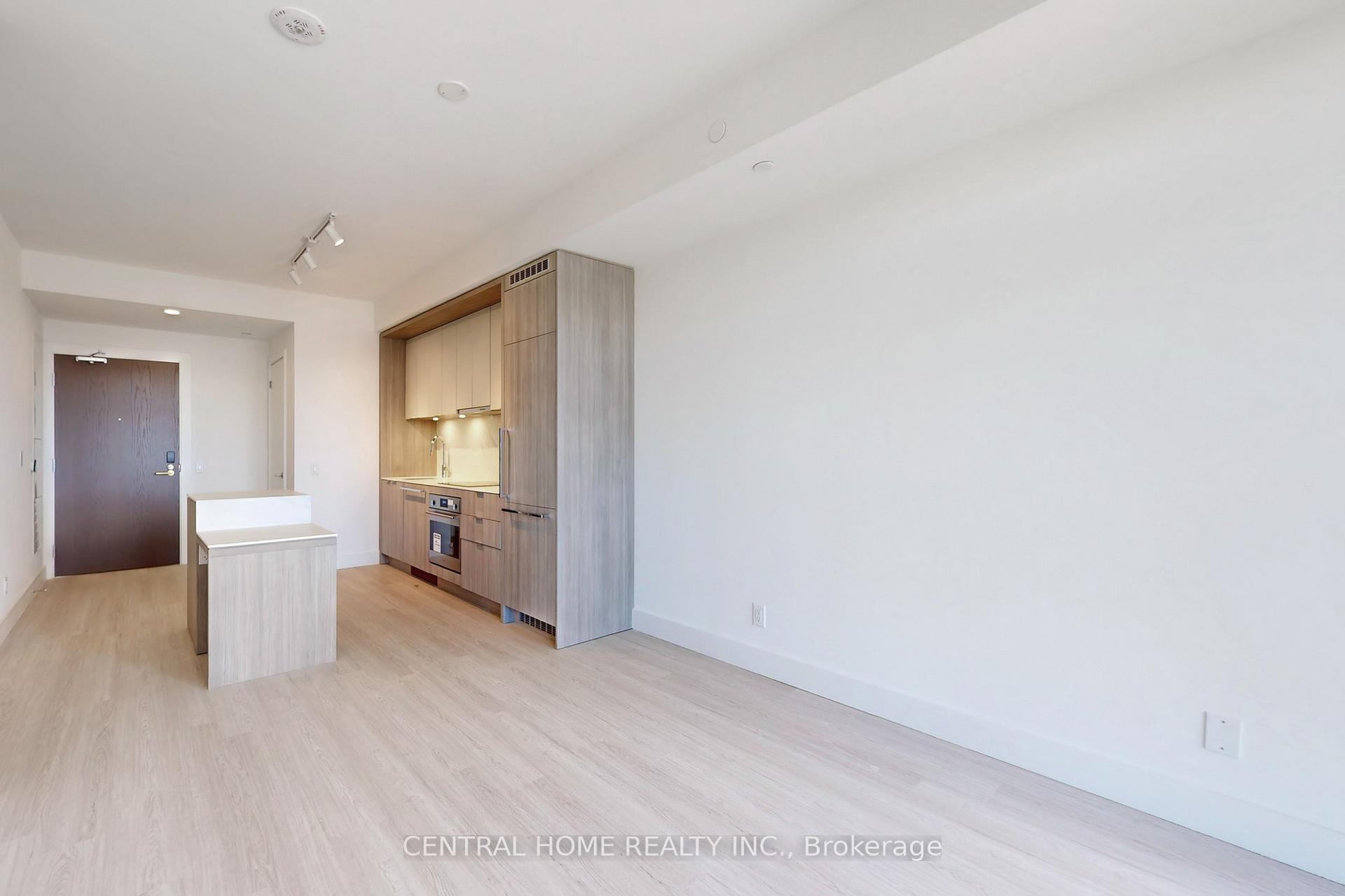 917 - 6 Greenbriar Road, Toronto 4