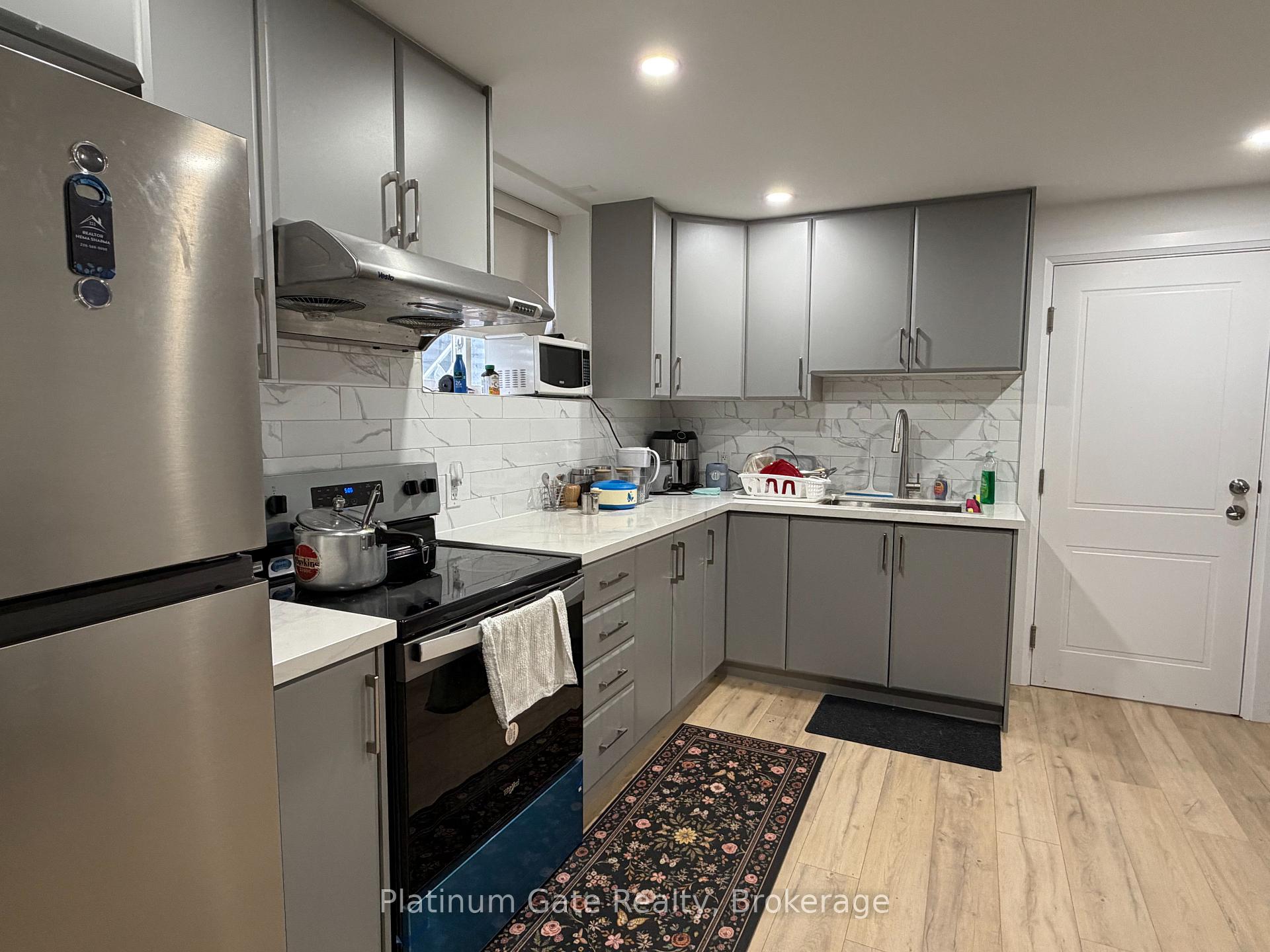 827 Cedar Parkway, London North 4