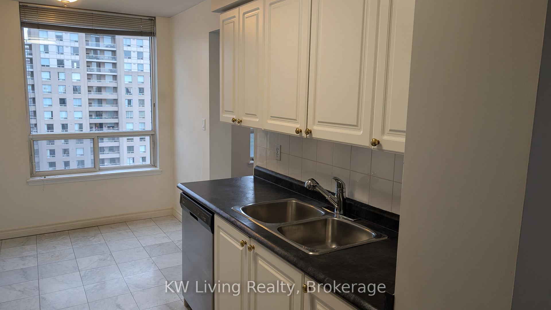 2002 - 18 Hillcrest Avenue, Toronto 3