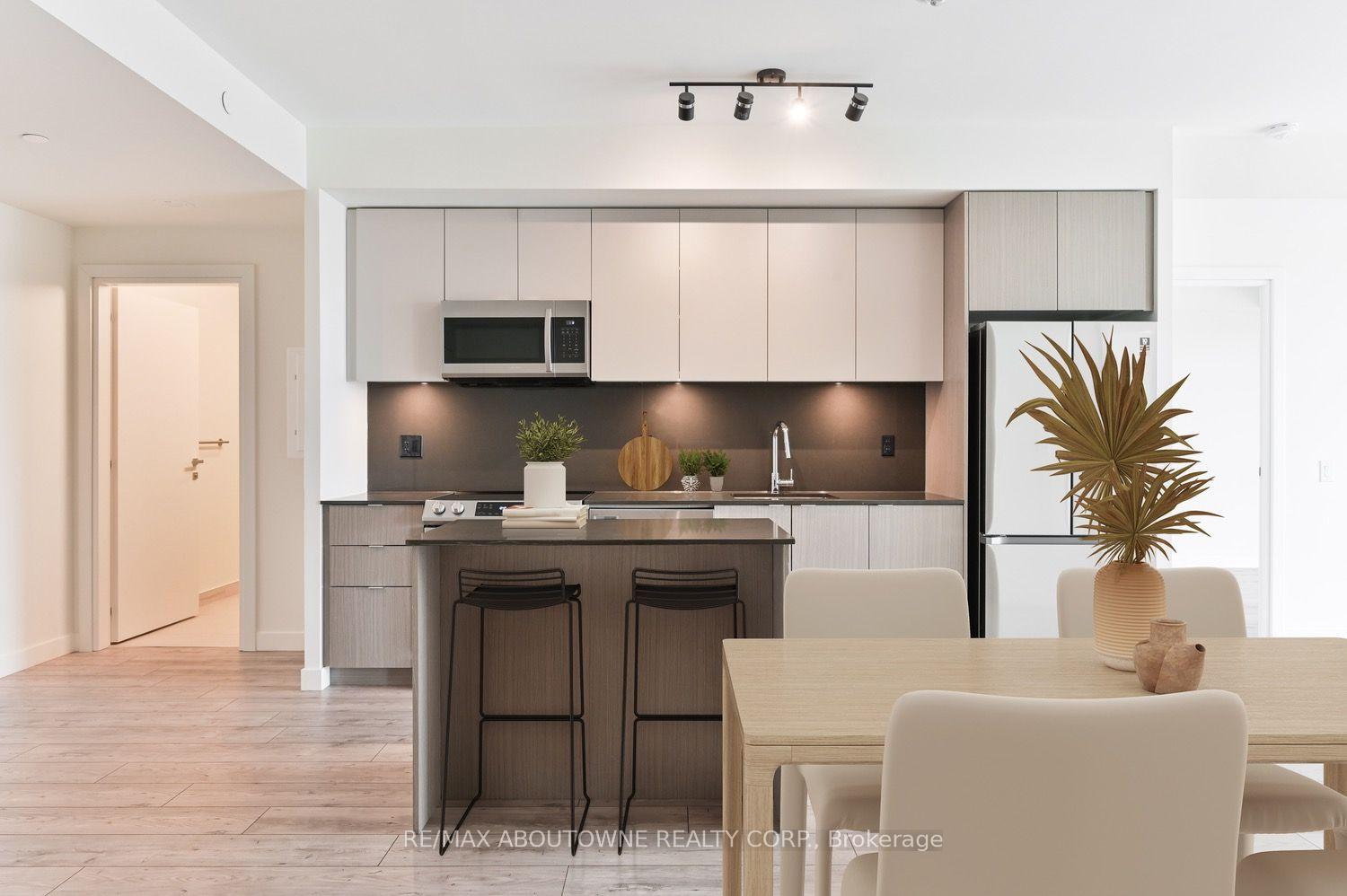 A303 - 125 Bronte Road, Oakville 2