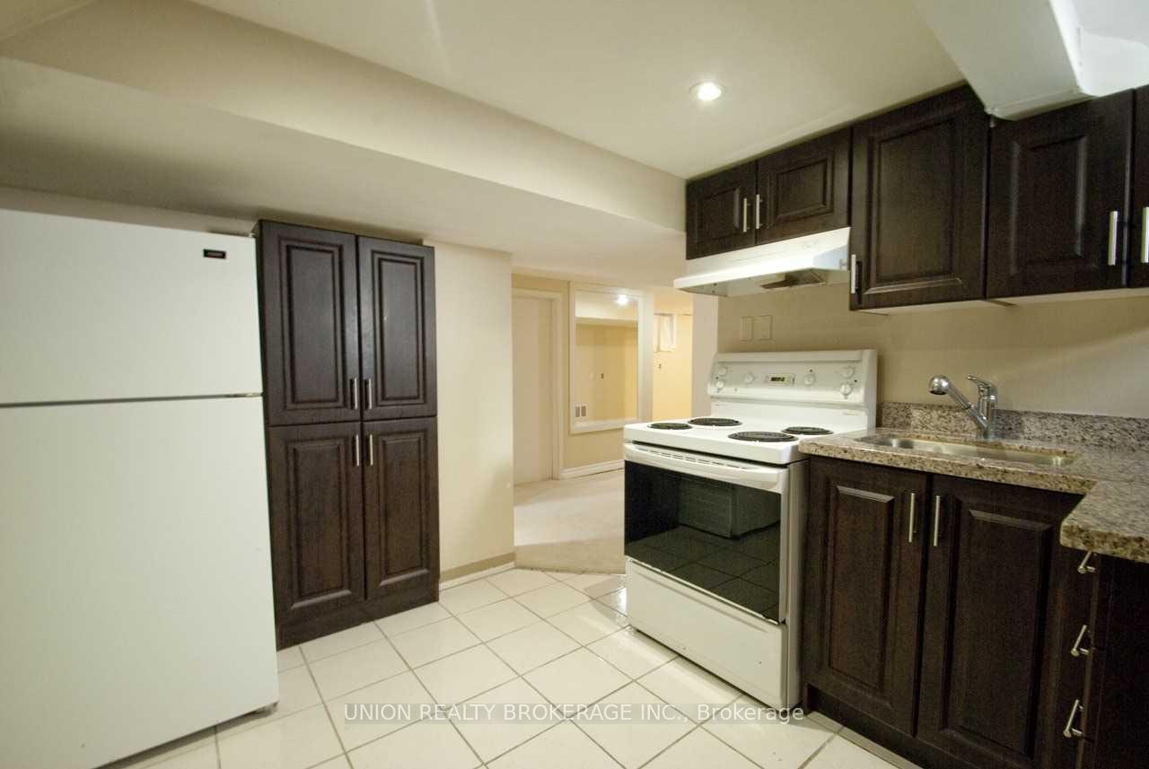 Bsmt - 39 Gower Street, Toronto 4